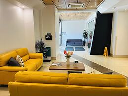 Quality Suites Central Square