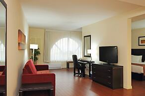 Holiday Inn Hotel & Suites Montreal Airport by IHG