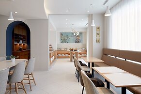 Holiday Inn Hotel & Suites Montreal Airport by IHG