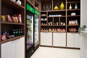 Holiday Inn Hotel & Suites Montreal Airport by IHG