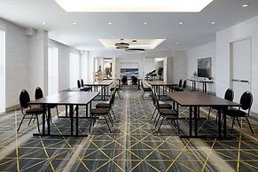 Holiday Inn Hotel & Suites Montreal Airport by IHG