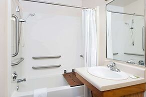 WoodSpring Suites Tyler Rose Garden