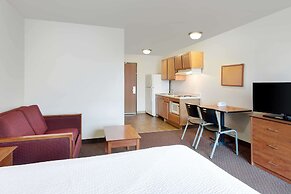 WoodSpring Suites Tyler Rose Garden
