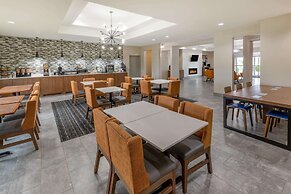 La Quinta Inn & Suites by Wyndham Bridgeport