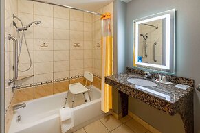 La Quinta Inn & Suites by Wyndham Bridgeport