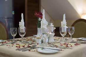 Oak Ray Serene Garden Hotel