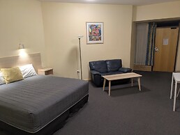 Mayfair Plaza Motel