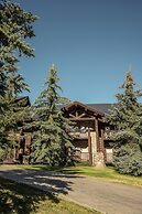 Daniels Summit Lodge
