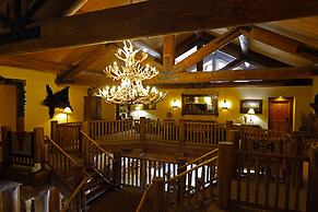 Daniels Summit Lodge