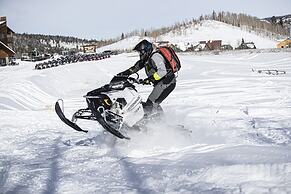 Daniels Summit Lodge