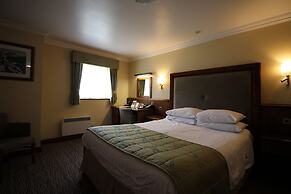 Best Western Plus Pastures Hotel