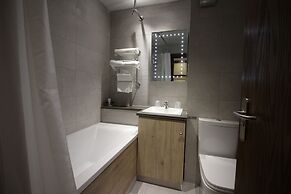 Best Western Plus Pastures Hotel