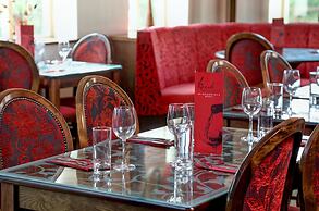 Best Western Plus Pastures Hotel