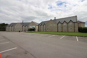 Best Western Plus Pastures Hotel