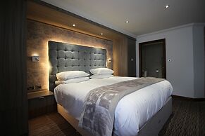 Best Western Plus Pastures Hotel