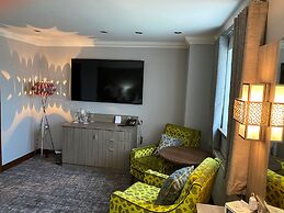 Best Western Plus Pastures Hotel