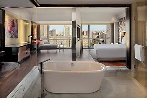 Renaissance Beijing Capital Hotel
