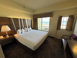 Mackinaw Beach & Bay Inn & Suites
