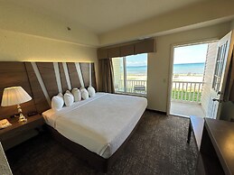 Mackinaw Beach & Bay Inn & Suites