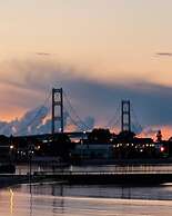 Mackinaw Beach & Bay Inn & Suites