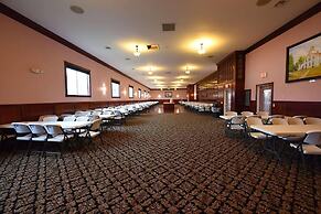 Mackinaw Beach & Bay Inn & Suites