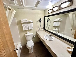 Mackinaw Beach & Bay Inn & Suites