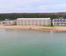 Mackinaw Beach & Bay Inn & Suites