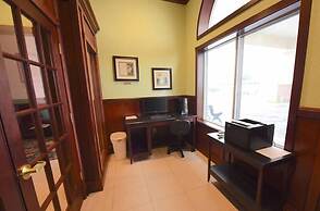 Mackinaw Beach & Bay Inn & Suites