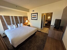 Mackinaw Beach & Bay Inn & Suites