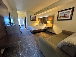 Mackinaw Beach & Bay Inn & Suites
