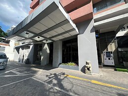 The Quarter Saladaeng by UHG