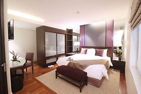 The Quarter Saladaeng by UHG