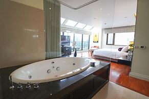 The Quarter Saladaeng by UHG