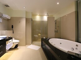 The Quarter Saladaeng by UHG