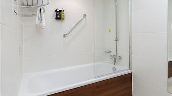 Holiday Inn Express Leigh - Sports Village by IHG