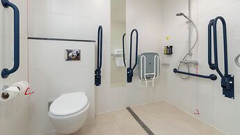 Holiday Inn Express Leigh - Sports Village by IHG