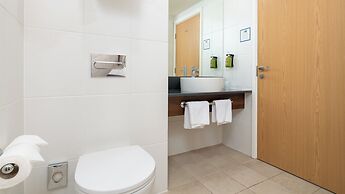 Holiday Inn Express Leigh - Sports Village by IHG