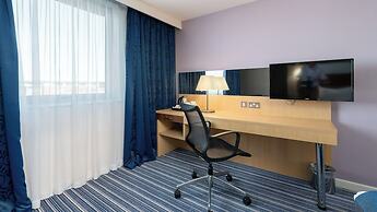 Holiday Inn Express Leigh - Sports Village by IHG