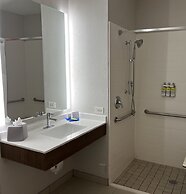 Holiday Inn Express & Suites Waukegan by IHG