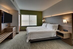 Holiday Inn Express & Suites Waukegan by IHG