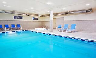 Holiday Inn Express & Suites Waukegan by IHG