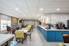 La Quinta Inn & Suites by Wyndham Lexington Park - Patuxent