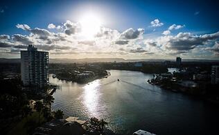 Tiki Hotel Surfers Paradise