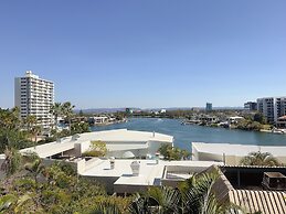 Tiki Hotel Surfers Paradise