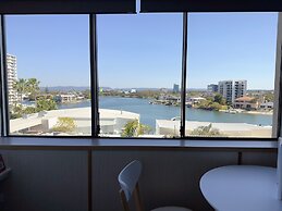 Tiki Hotel Surfers Paradise