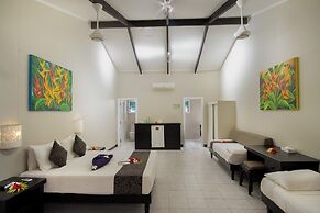 Plantation Island Resort