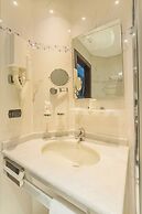 Dado Hotel International