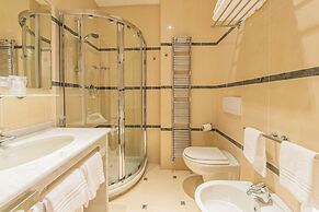 Dado Hotel International