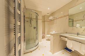 Dado Hotel International