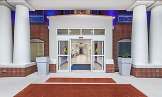 Holiday Inn Express & Suites Baton Rouge East by IHG